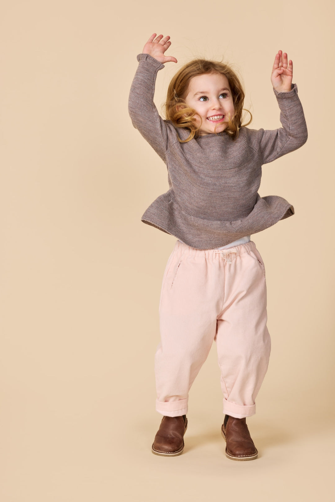 STRIKKET BLUSE M. SKØRT I MERINOULD - NATURAL MELANGE