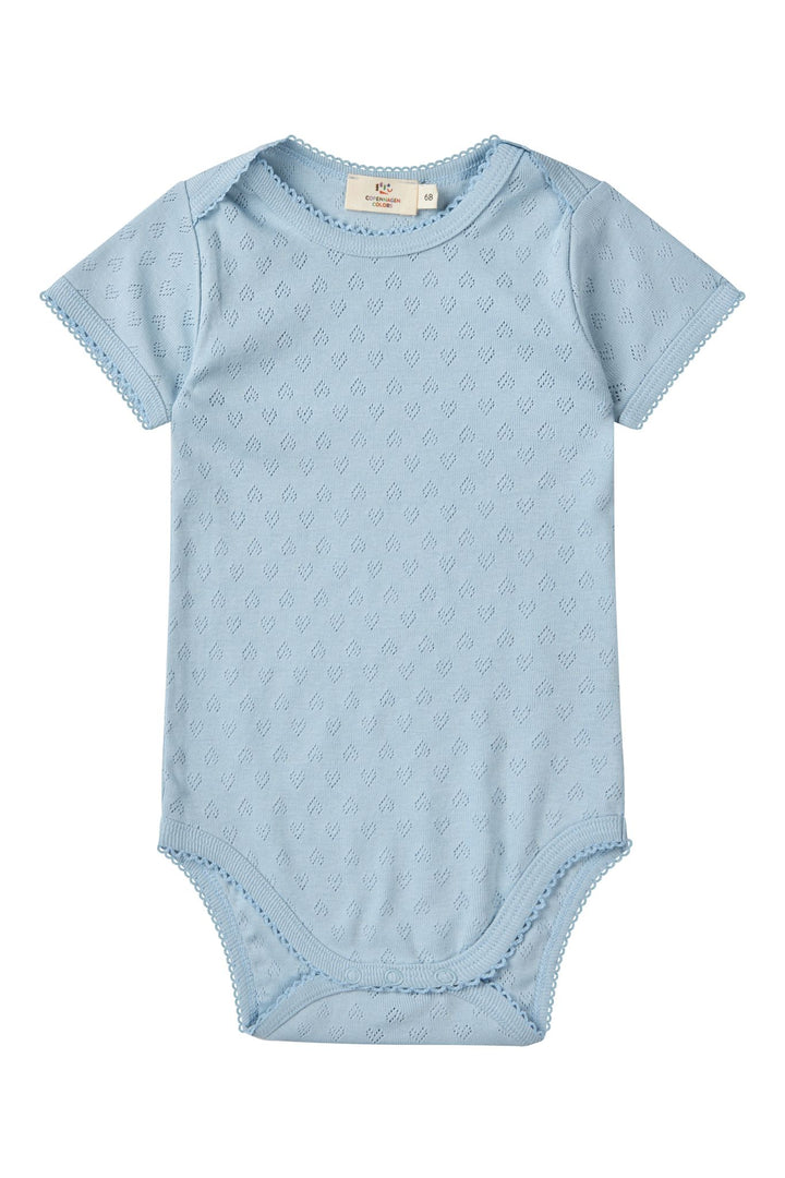 POINTELLE HJERTE BODY SHORT SLEEVE - DUSTY BLUE