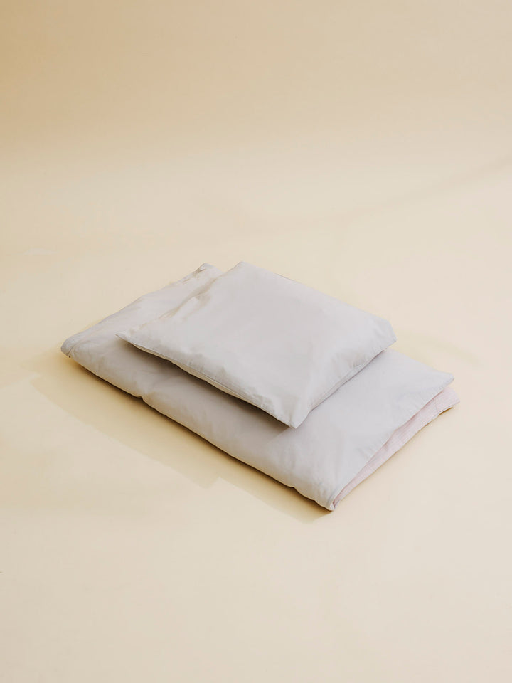 FUTURE BABY SENGETØJ MED STRIBER 70*100/40*45 (DK) - LT. GREY/ SOFT PINK STRIPE