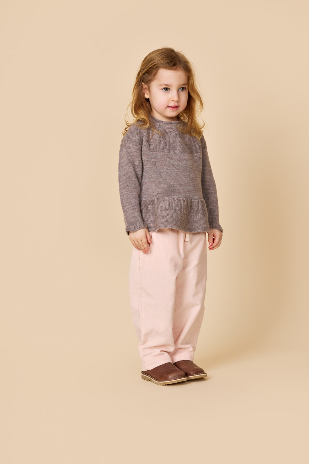 STRIKKET BLUSE M. SKØRT I MERINOULD - NATURAL MELANGE