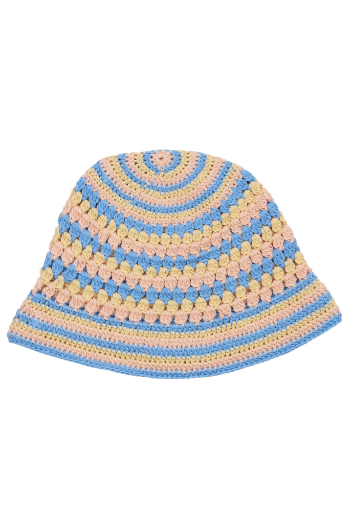 HÆKLET BØLLEHAT - SKY BLUE/PALE YELLOW/DUSTY ROSE COMB.