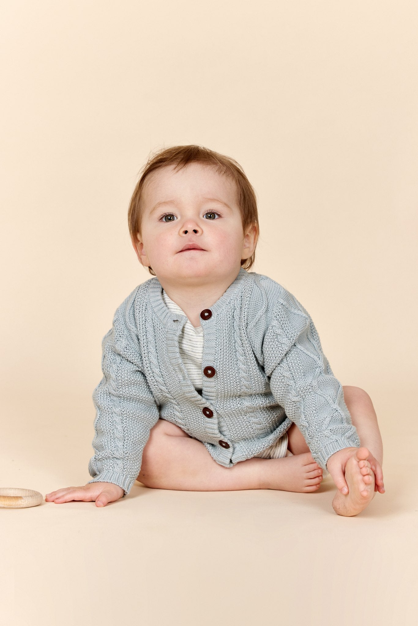 KABELSTRIKKET CARDIGAN - DUSTY BLUE