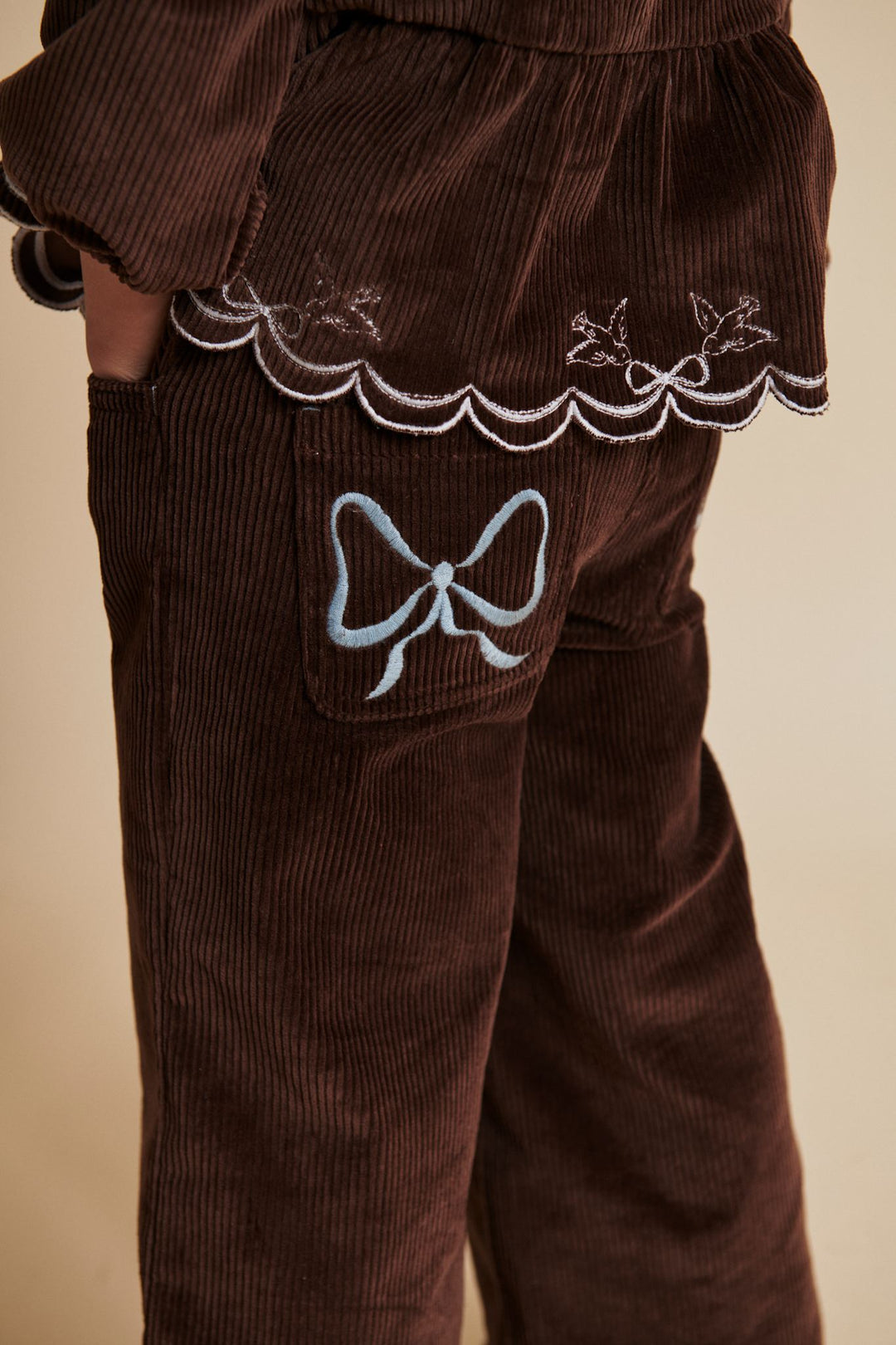 SKJORTE I FLØJL M PUFF ÆRME OG BRODERI - DK BROWN COMB