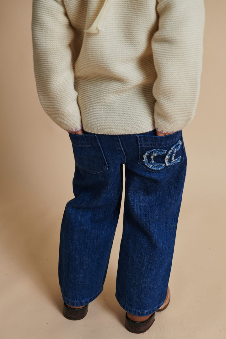 BRED JEANS M. BRODERI PÅ LOMME - DARK INDIGO BLUE WASHED