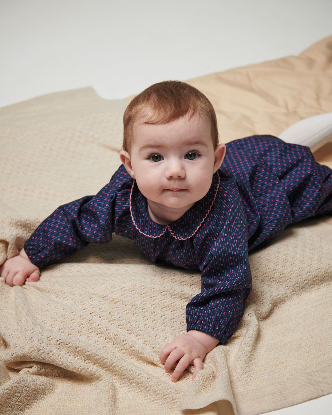 Printet Baby Sæt m. Bluse & Bloomers - Navy Flower Aop