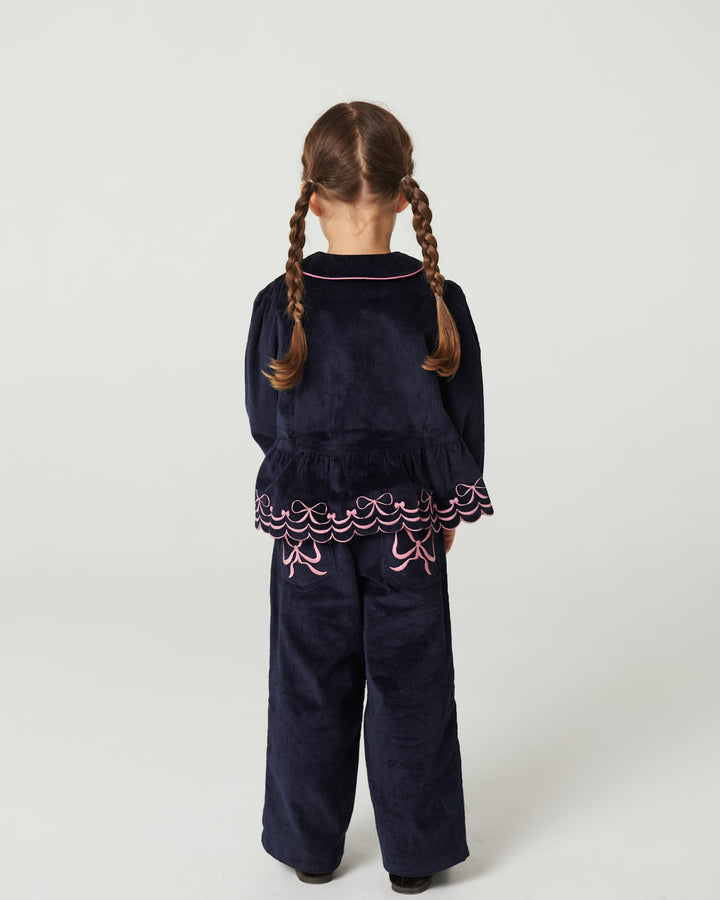 Bred Buks i Fløjl m. Broderi på Baglomme - Navy