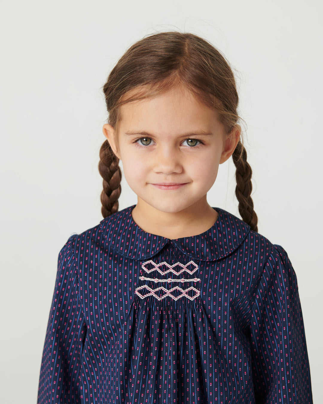 Printet Bluse m. Krave & Smock Broderi - Navy Flower Aop