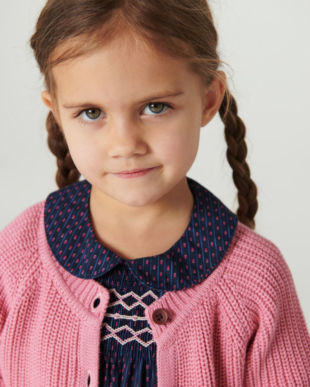 Printet Bluse m. Krave & Smock Broderi - Navy Flower Aop