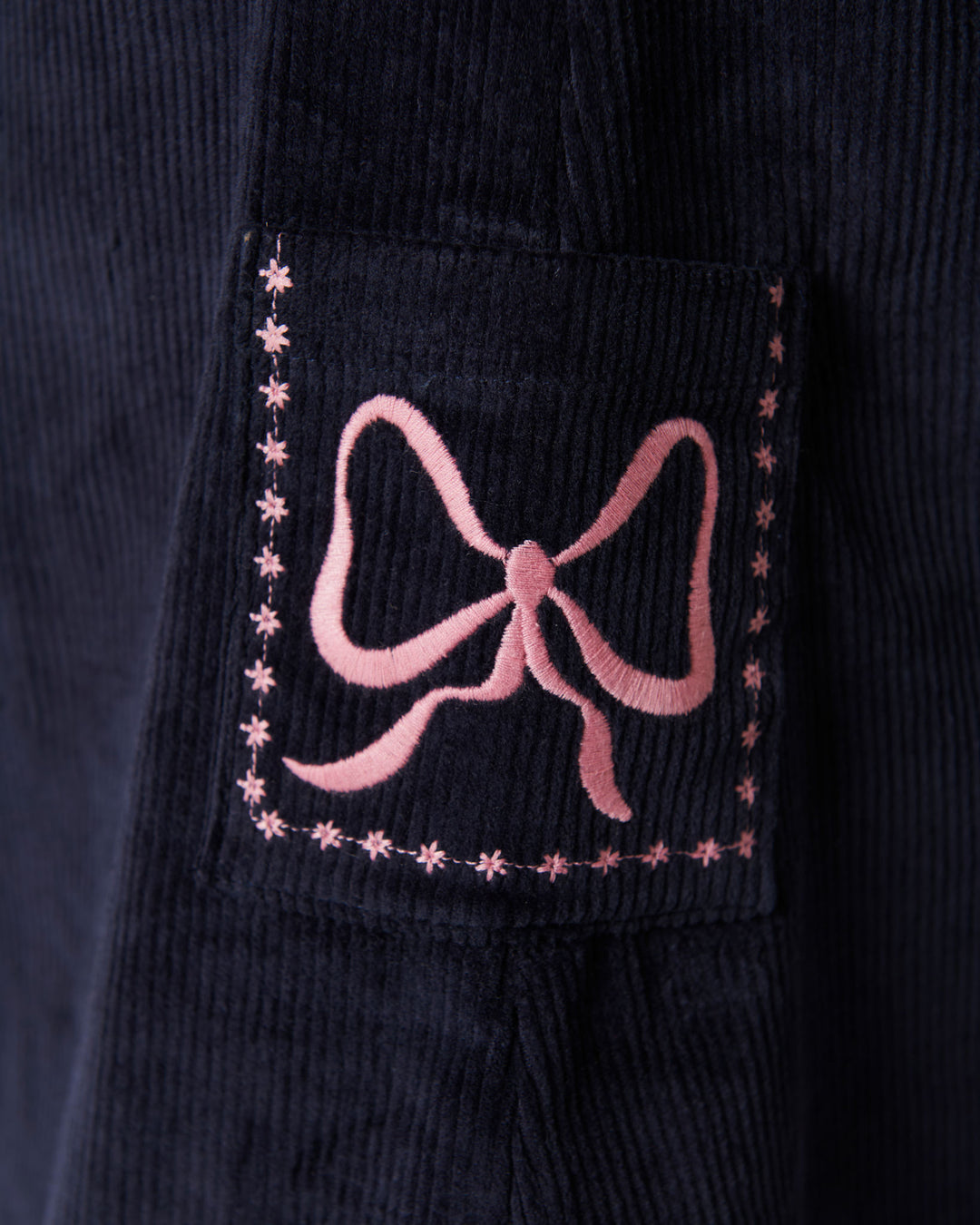 Fløskjole m. Broderi - Navy
