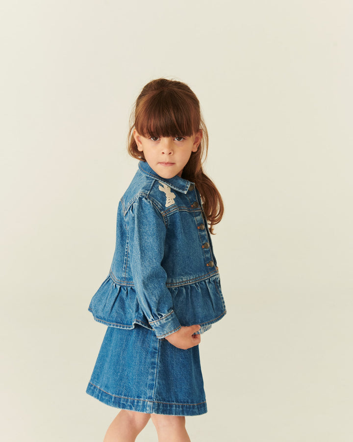 DENIM JAKKE MED FLÆSE OG HÆKLEDE DUER - INDIGO BLUE WASHED