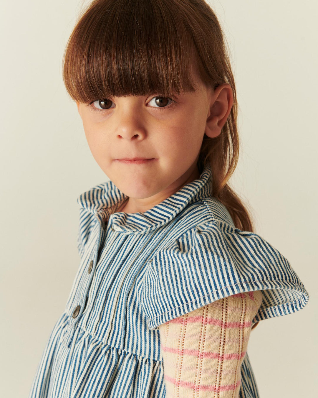 FARVET KJOLE MED STRIBER OG FLÆSE ÆRMER - DENIM BLUE STRIPE