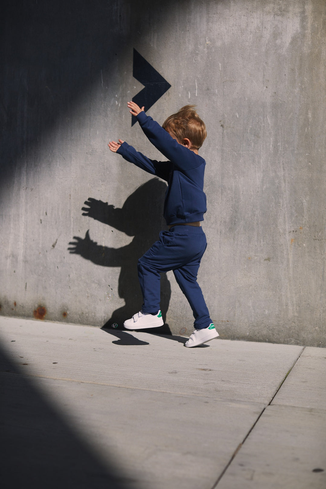 BLØD SWEATSHIRT M. LOGO - NAVY