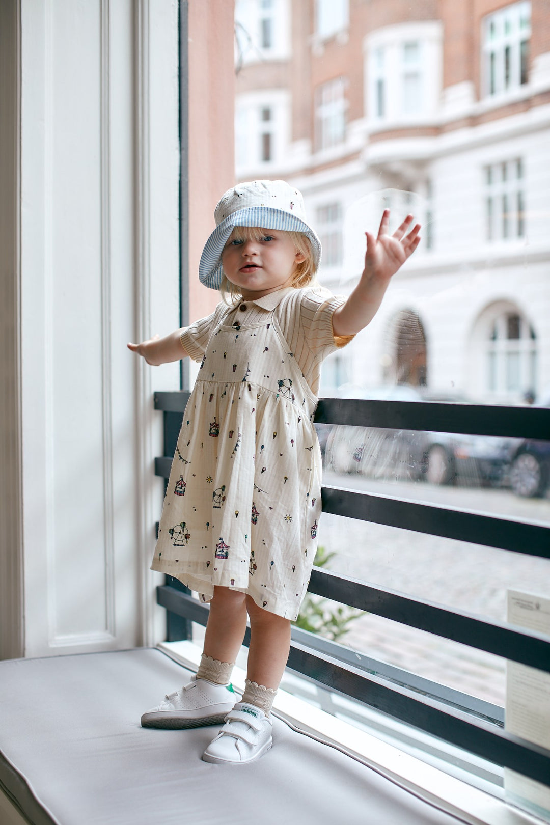 VENDBAR BØLLEHAT PRINT - CREAM PRINT