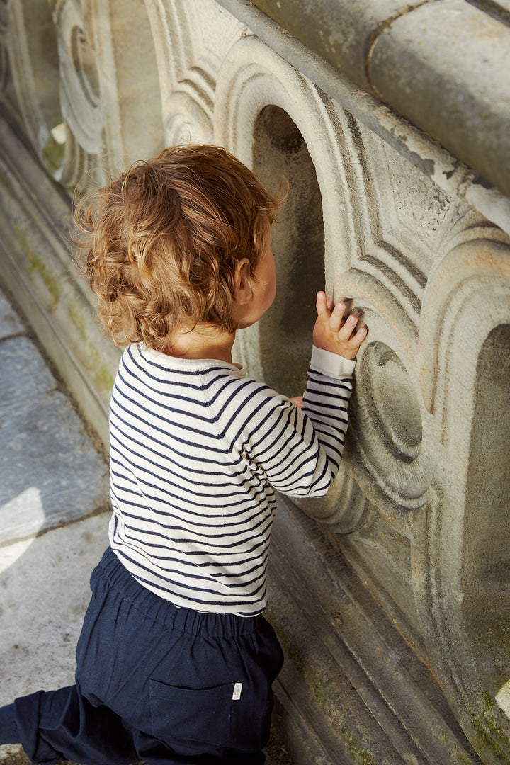TYNDSTRIKKET BLUSE M. STRIBER - CREAM/NAVY COMB.