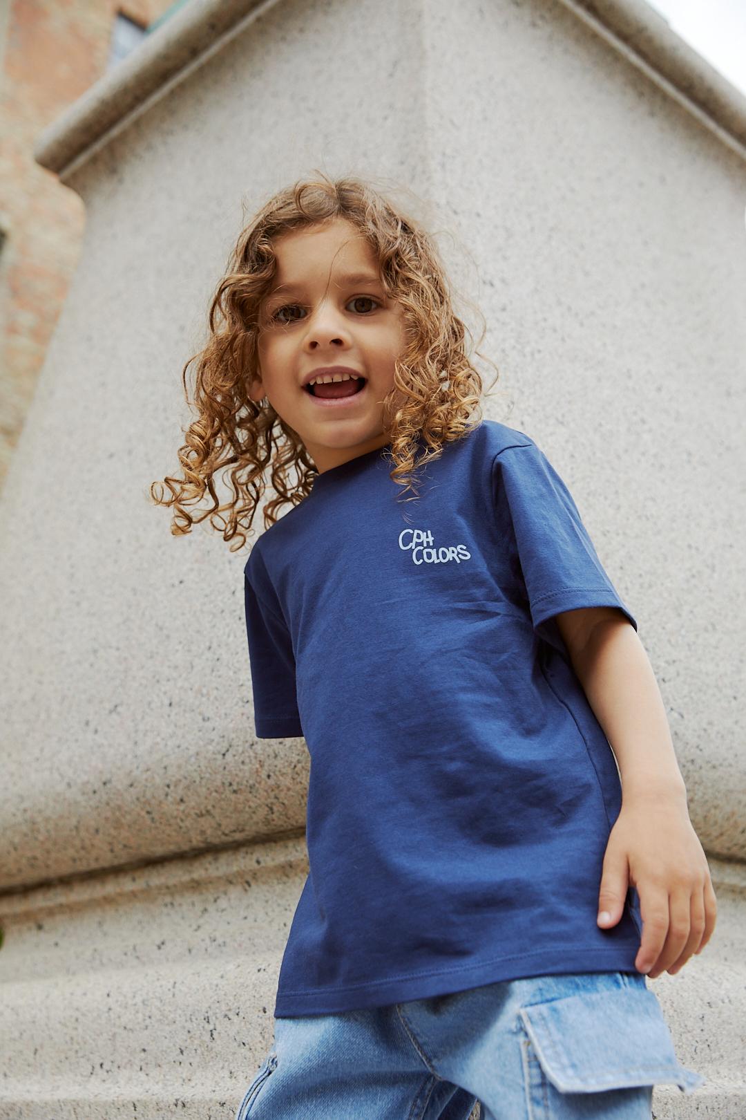T-SHIRT MED PRINT OG BRODERI - NAVY STINGRAY