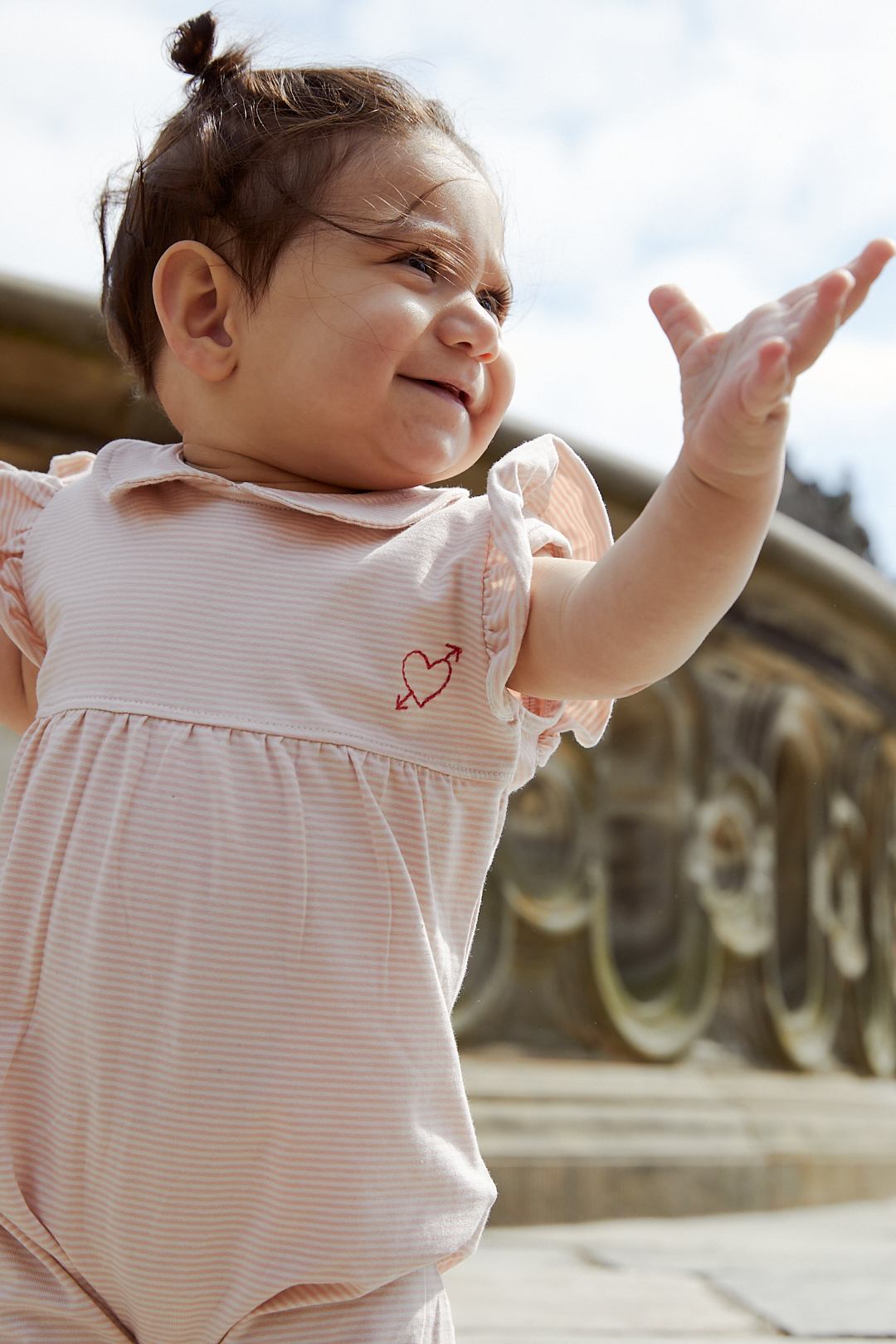 STRIBET ROMPER MED HJERTE BRODERI - DUSTY ROSE/CREAM STRIPE