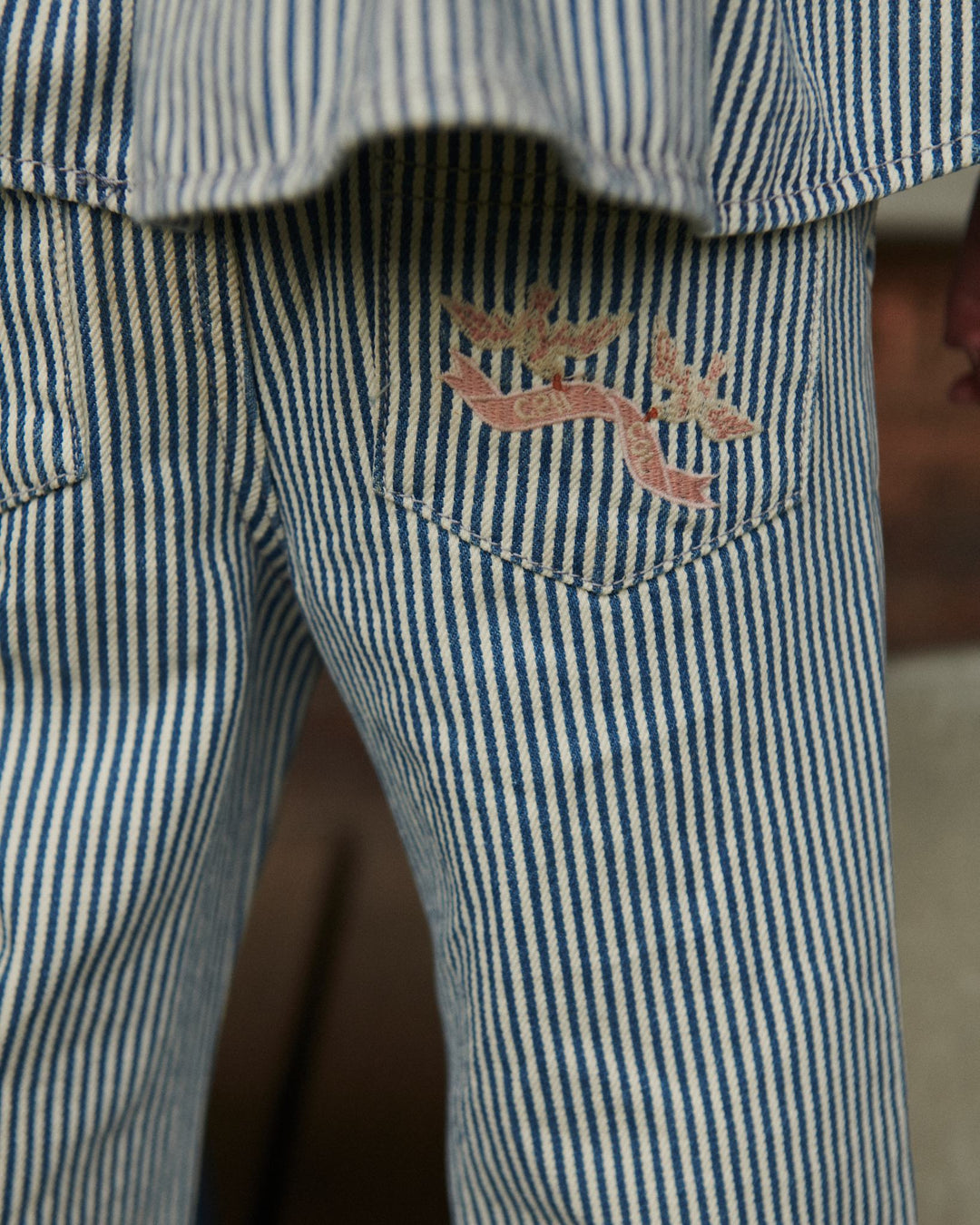 STRIBET DENIM BUKS M BRODERI - DENIM BLUE STRIPE