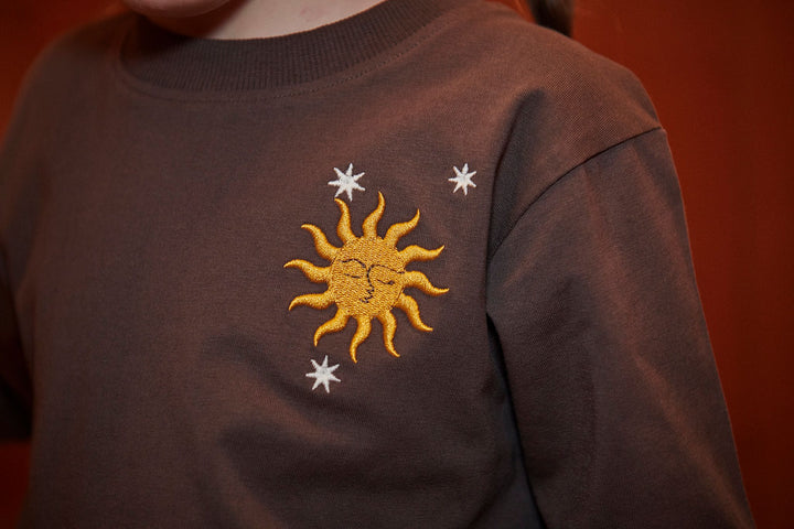 L/Æ T-Shrit m. Broderi - Dk. Brown