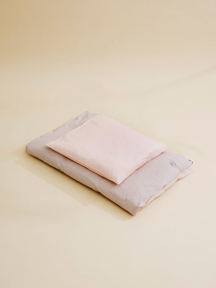 FUTURE BABY SENGETØJ MED STRIBER 110*125/35*55 (SE) - SOFT PINK/ DARK GREY STRIPE