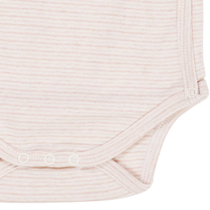 STRIBET BABY BODYSTOCKING MED SIDELUKNING OG LANGE ÆRMER - SOFT PINK STRIPE